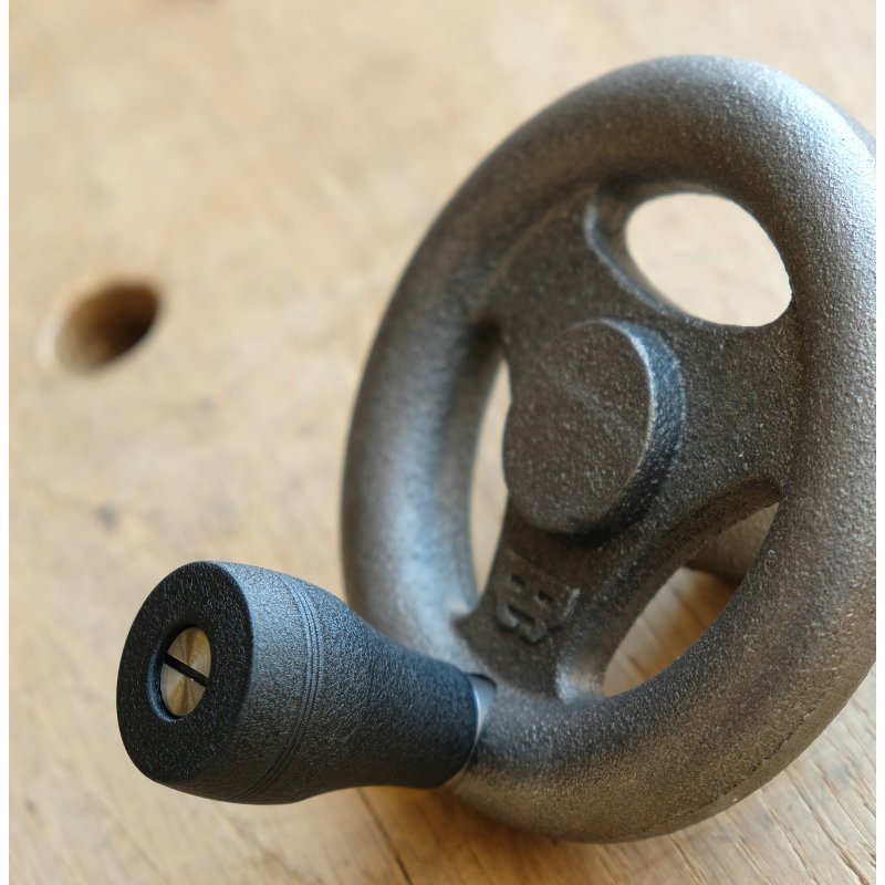 135241: Benchcrafted Tail Vise